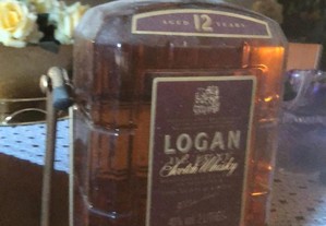 Garrafa logan 12 anos whisky 2 litros com suporte em latão antiga