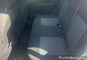 Ford Fiesta 1.4 Duratora Tdci 5 portas - 04