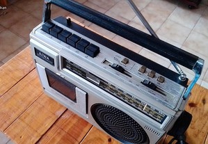 Rádio Aiwa, modelo TPR145