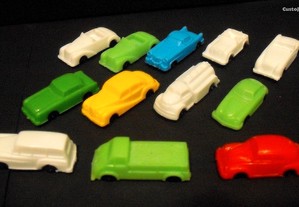 12 Modelos de carros antigos esc. +/- N, feitos em plástico