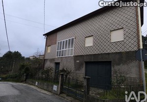 Moradia bi-familiar T5 em Vila Cova da Lixa e Borba de Godim de 173,5 m²