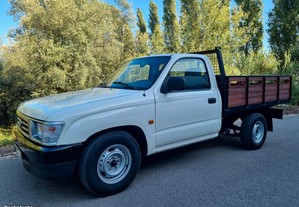 Toyota Hilux 4x2 Cab Simples