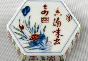 Caixa sextavada Porcelana NG com carateres chineses