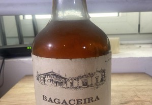 Bagaceira velha casal de Valle Pradinhos garrafa antiga