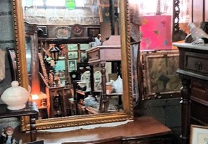 Espelho c Moldura em Madeira