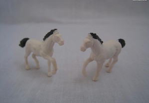 Colecção de 2 cavalos em miniatura