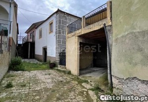 Moradia Por Recuperar Em Vila Nova Foz Ca