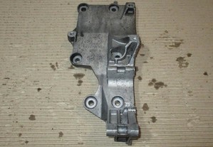 Suporte ou apoio de aluminio para motor Audi A3 2.0 tdi BKD (2005) R03G903143A