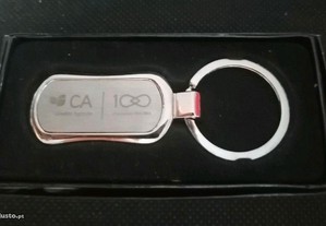 Porta chaves em metal com a gravação do banco da Caixa Agrícola no seu Centenário 1911 - 2011
