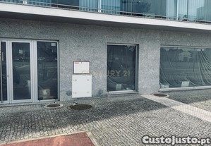 Loja com 330m2 de rea