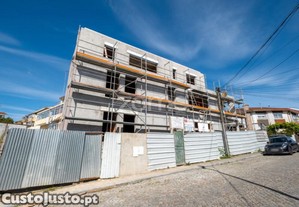 Apartamento T3 Novo, Recuado Com 2 Lugares De...