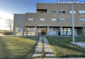 Loja De Gaveto Na Entrada Sul De Esposende |...