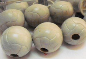 3 Aguças de bolas de futebol - antigos - anos 60