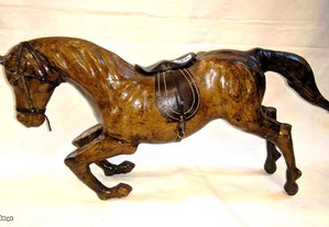 Escultura Cavalo Couro