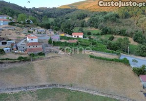 Terreno Rústico Com 2433 M2 E Anexo 39 M2 -...