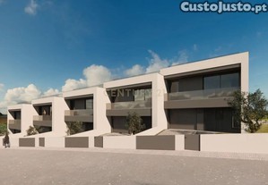 Moradia Geminada V3 em Vila Boa do Bispo, Marco de Canaveses (Frao A)