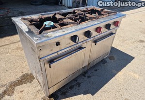 Estantes / Balces / Prateleiras / Bancas de cozinha / Fogo / Mesas tudo em inox