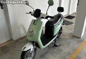 Sccoter el�ctrica semi nova