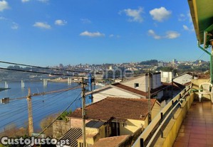 Moradia Multifamiliar A 150M Do Rio Douro