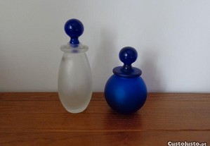 Conjunto de dois frascos de perfume, decoração