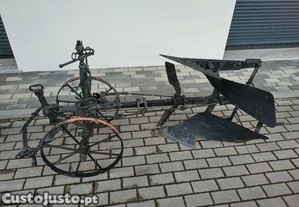 Charrua antiga de dois ferros