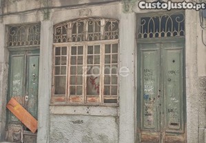 Prédio Com Vista Rio Na Zona Histórico Do Porto