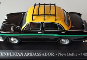 * Miniatura 1:43 Táxi Hindustan Ambassador (1980) | Cidade Nova Deli | 1ª Série