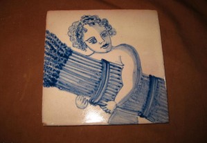 Antigo azulejo menino com trigo séc XIX
