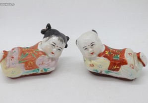 Figuras Almofada Opium Baybi em porcelana Chinesa XX Fer-Rouge RARO