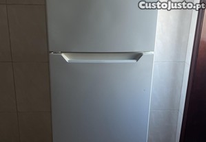 Frigor�fico branco / da para uma a 2 pessoas /