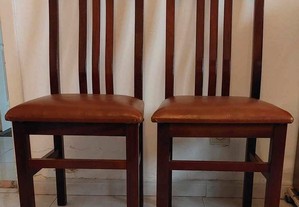 Duas Cadeiras Madeira