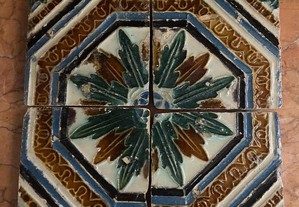 Quadra padrão de azulejos hispano-árabes Sec. XVI