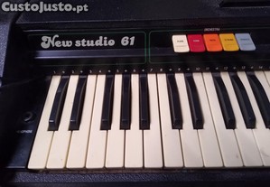 EKO STUDIO 61 vintage electric organ, integrated analogue drum machine