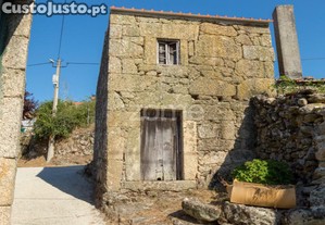 9 Terrenos Urbanos Com Moradias Em Granito E 9...