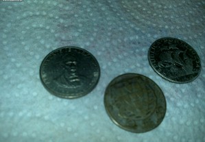 2$50 escudos (3 moedas de 2,50 escudos)