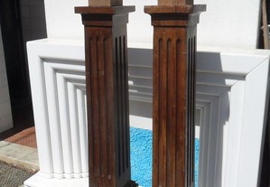 Colunas em madeira maciça muito antigas