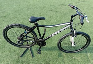Bicicleta EMT roda 26 com suspensão