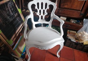 Cadeirao em cerejeira antigo pintado branco