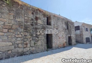 Moradia T3 Em Reconstrução - Chaves Na Mão