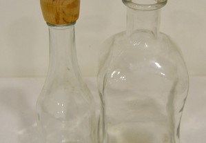 2 garrafas em vidro Vintage
