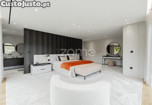 Moradia T4 De Luxo C/ Piscina E Jardim Interior...
