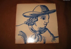Antigo azulejo homem com chapéu séc XIX