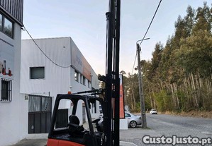 Empilhador Elétrico Linde E16 ,5500horas , 2013, Triplo 5,5mt , Bat. Nova