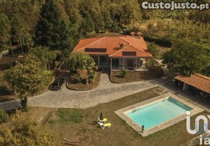 Quinta T4 em Santa Cruz da Trapa e So Cristvo de Lafes de 341 m