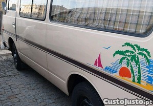 Datsun Urvan - 82