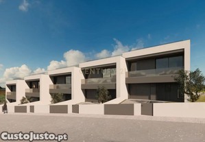 Moradia Geminada V3 em Vila Boa do Bispo, Marco de Canaveses (Frao C)