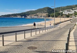 Prdio no Centro de Sesimbra   A 2 Minutos da Praia do Ouro