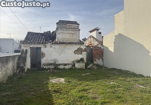 Lote de terreno com uma ruina situado em Ponte de Sor