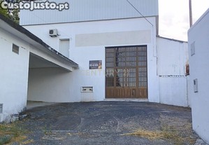 Armazm com 944 m junto  estao de comboios de Tomar