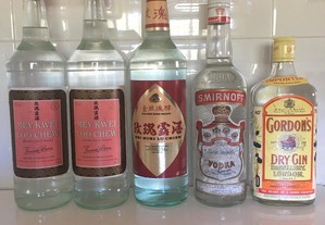 Licores, Saké, Vodka, Gin - garrafas antigas